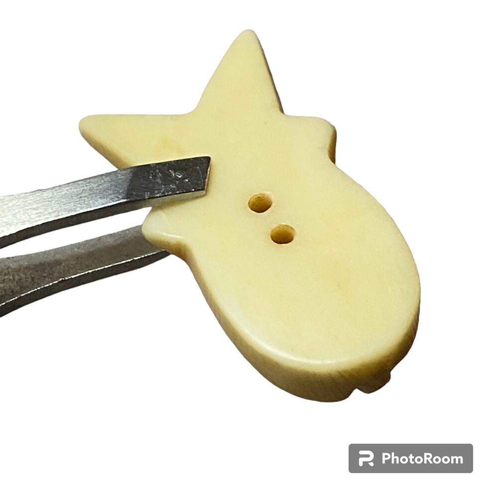 Fish Starfish Toggle Buttons Plastic Realistic Carved Bone 2 Hole Sew Through - Picture 7 of 12